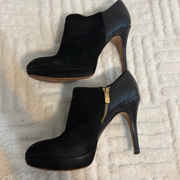 Vince Camuto Elvin Suede Platform Bootie With Crocodile Leather Heel - Picture 5 of 9